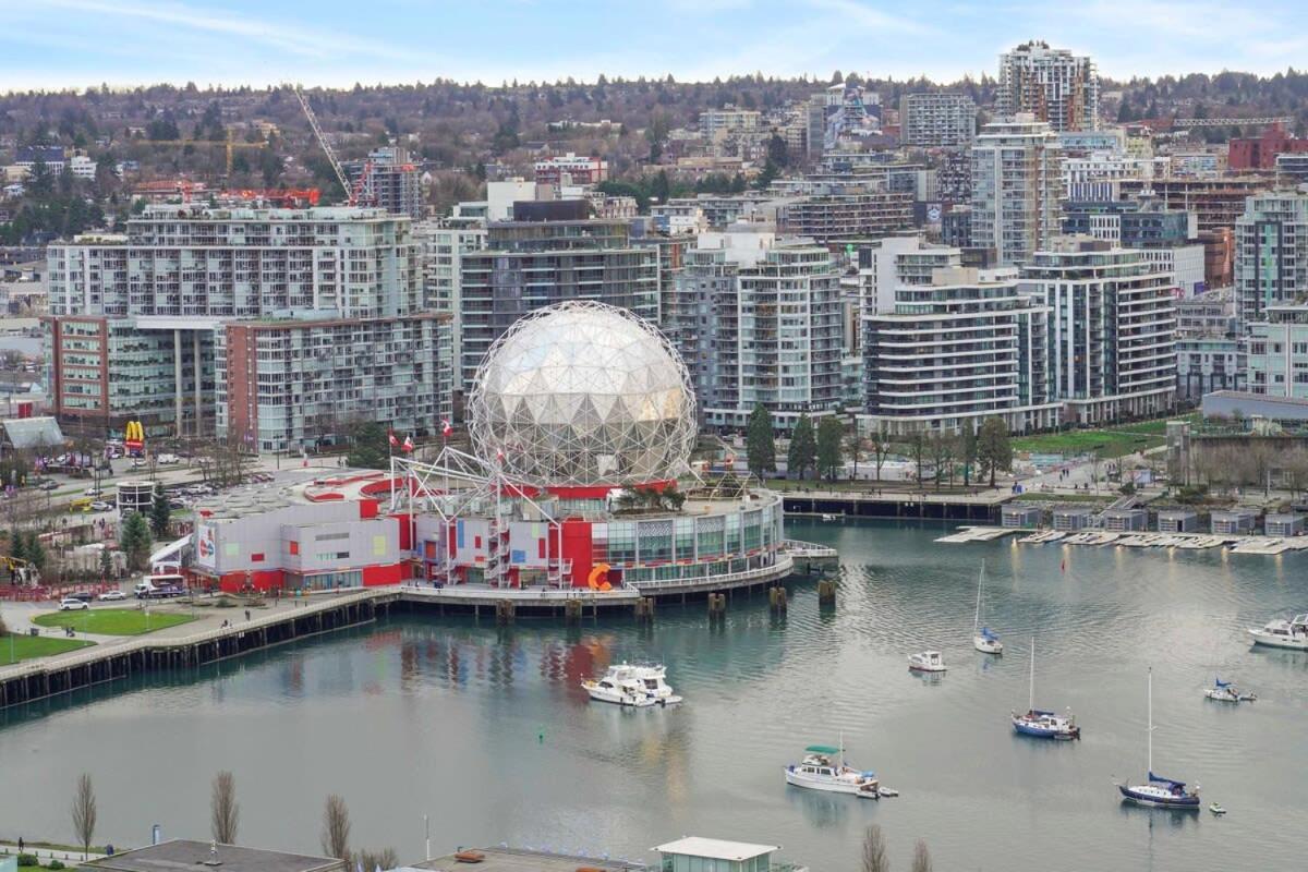 Dazzling Condo By Stadium Downtown With Free Parking Vancouver Exterior photo